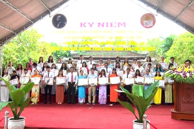 Trao giải thưởng Phan Châu Trinh đến 94 học sinh, sinh viên đạt thành tích cao