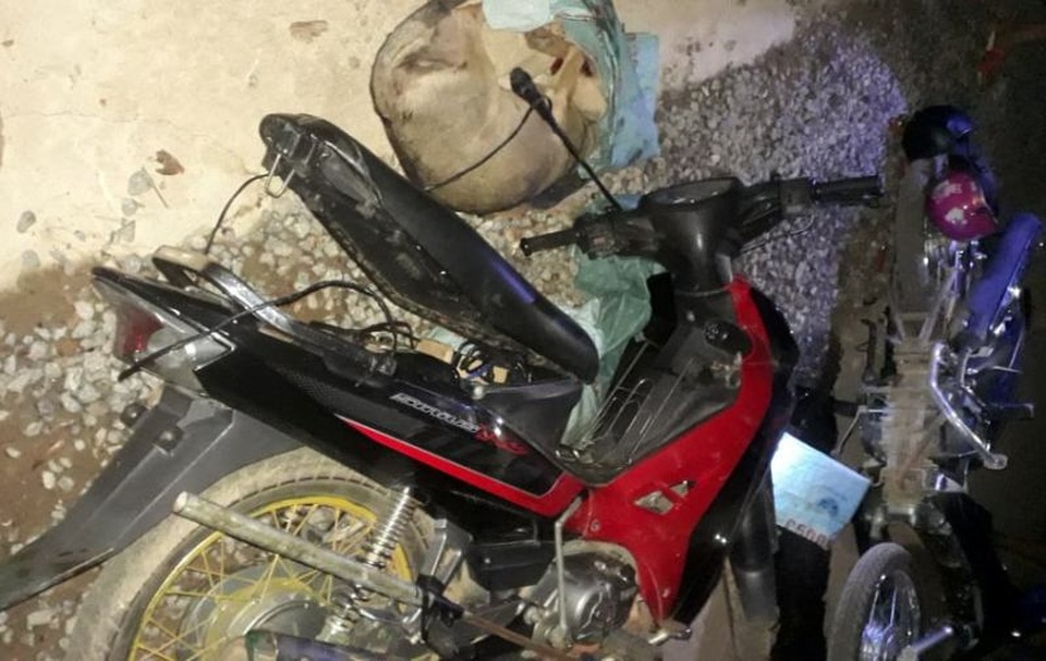Dân vây đánh nhừ tử 3 đối tượng trộm chó - 2 Dân vây đánh nhừ tử 3 đối tượng trộm chó - 2