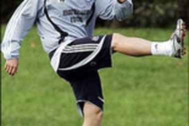 McClaren "thương tình" cho Owen đá đội B tuyển Anh