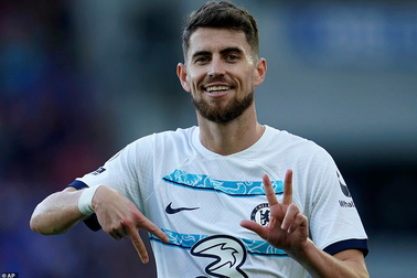 Chelsea và Tottenham chiến thắng, Liverpool vất vả kiếm một điểm