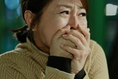 Kết hôn 2 năm vẫn không chịu đăng ký, chồng lấy lý do vợ chưa hoàn hảo đuổi ra ở trọ