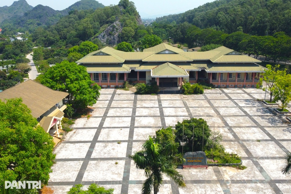 Thanh Hóa giải cứu trung tâm hội nghị 160 tỷ đồng bị bỏ hoang - 1 Thanh Hóa giải cứu trung tâm hội nghị 160 tỷ đồng bị bỏ hoang - 1