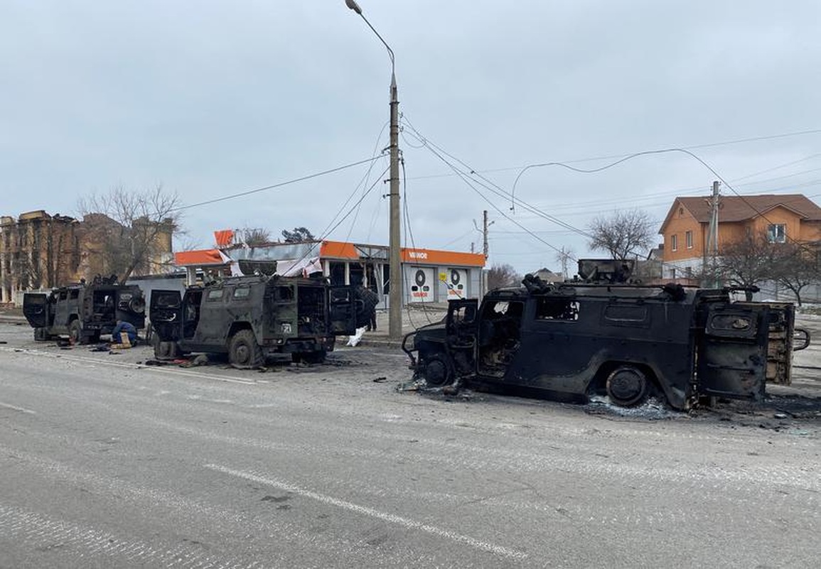 Hàng loạt khí tài Nga bị phá hủy dưới mưa hỏa lực ở Ukraine - 4 Hàng loạt khí tài Nga bị phá hủy dưới mưa hỏa lực ở Ukraine - 4