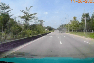 Ô tô con đâm sầm vào xe tải đang quay đầu: Lỗi "kinh điển" của nhiều tài xế