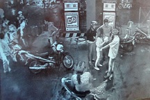 Đổ xăng trộn nước, hàng chục người “thi nhau” dắt bộ