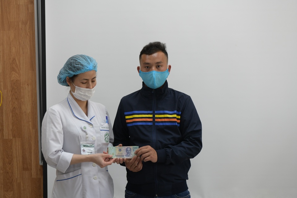 Gia đình 4 người tử vong ngộ độc nấm giúp bệnh nhân nghèo 400 triệu đồng - 5 Gia đình 4 người tử vong ngộ độc nấm giúp bệnh nhân nghèo 400 triệu đồng - 5