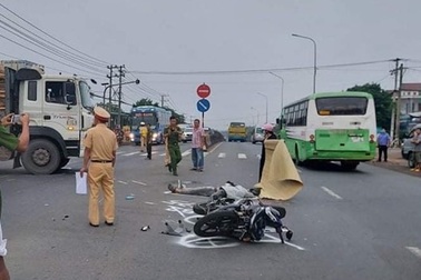 Truy tìm xe ô tô tông chết người rồi bỏ đi