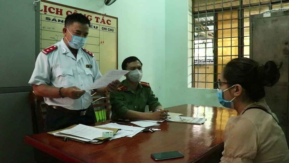 Truy tìm đối tượng tung tin cách ly toàn bộ công an phường - 3 Truy tìm đối tượng tung tin cách ly toàn bộ công an phường - 3