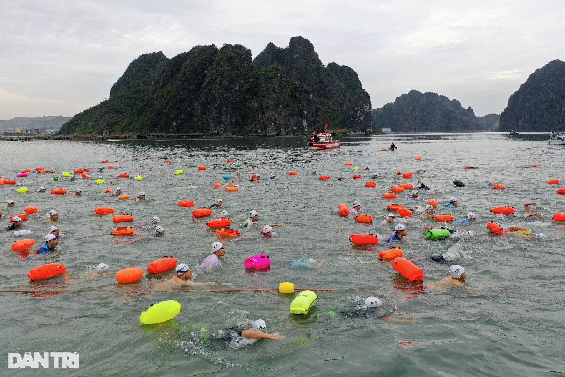 Hình ảnh ấn tượng các nội dung bơi giải Aqua Warriors Halong Bay 2025 - 3 Hình ảnh ấn tượng các nội dung bơi giải Aqua Warriors Halong Bay 2025 - 3