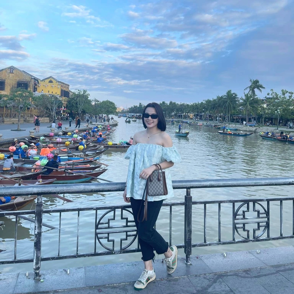 Hot girl cầu lông thắng áp đảo đối thủ gây sốt tại Olympic 2024 - 6 Hot girl cầu lông thắng áp đảo đối thủ gây sốt tại Olympic 2024 - 6