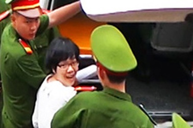 Nụ cười hiếm hoi của "siêu lừa" Huyền Như trong 2 ngày xét xử