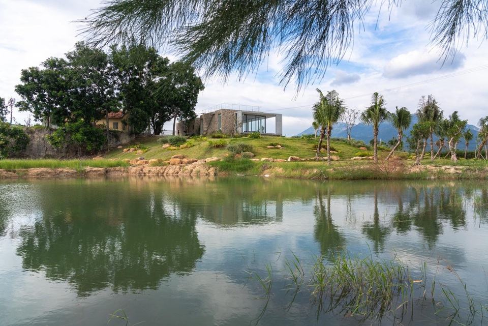 Chán nhà phố, cặp vợ chồng Khánh Hòa xây biệt thự ở ẩn ven biển tuyệt đẹp - 10