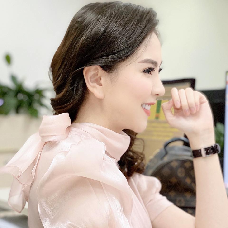 BTV Mai Ngọc tiết lộ góc “giá trị nhất” trong căn hộ của hai vợ chồng - 1 BTV Mai Ngọc tiết lộ góc “giá trị nhất” trong căn hộ của hai vợ chồng - 1