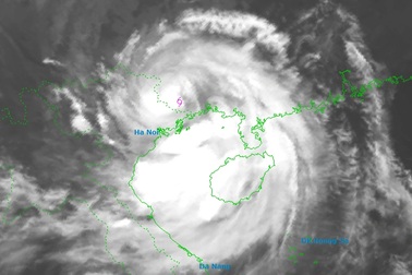 Bão Matmo đã đổ bộ đất liền, Bắc Bộ mưa to từ sáng nay