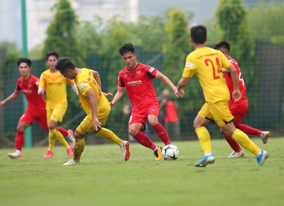 HLV Park Hang Seo quan tâm đặc biệt đến Văn Hậu - 9 HLV Park Hang Seo quan tâm đặc biệt đến Văn Hậu - 9