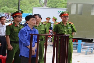 Đến đòi tiền lương rồi đâm chết ông chủ