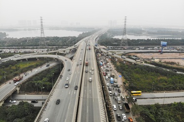 Hà Nội: Bến xe vắng lạ thường chiều cuối năm