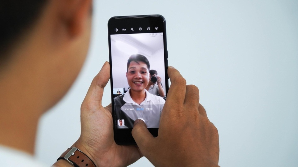 Lần đầu dùng smartphone có camera dưới màn hình, tôi ước nó đừng xuất hiện - 4 Lần đầu dùng smartphone có camera dưới màn hình, tôi ước nó đừng xuất hiện - 4