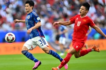 Tuyển Việt Nam bị trừ điểm và tụt hạng sau trận thua trước Nhật Bản