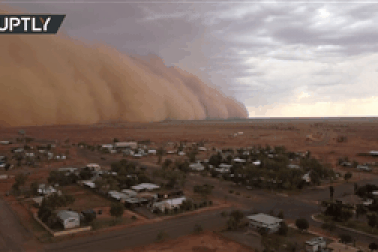 Video bão cát "nuốt chửng" thị trấn Australia như "ngày tận thế"