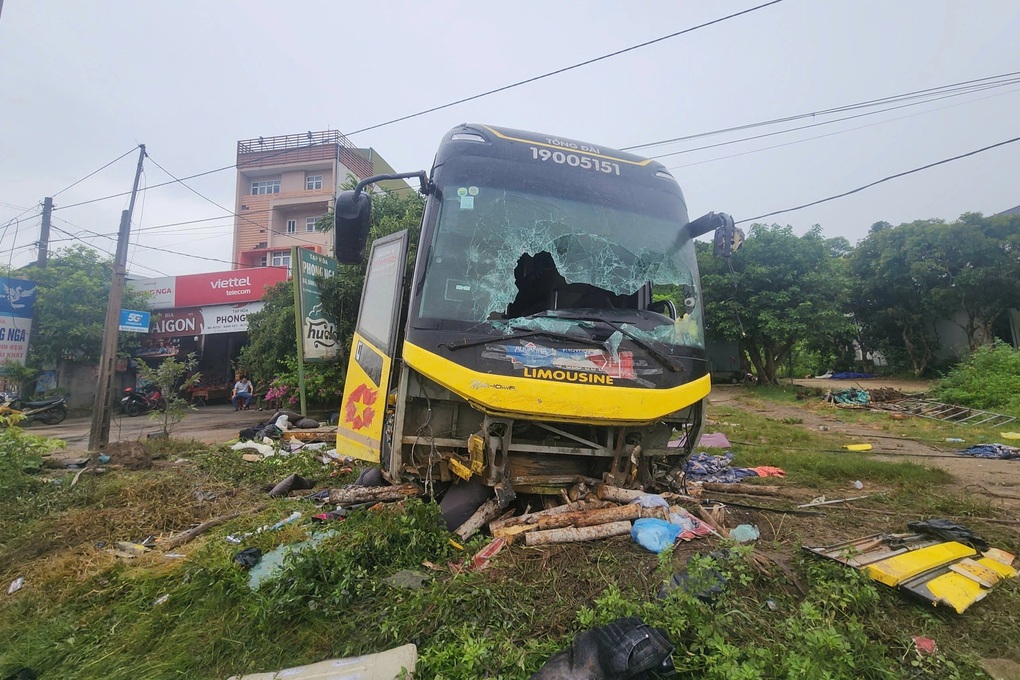 Vụ lật xe khách 9 người tử vong: Nổ lốp có phải tình huống bất khả kháng? - 3 Vụ lật xe khách 9 người tử vong: Nổ lốp có phải tình huống bất khả kháng? - 3