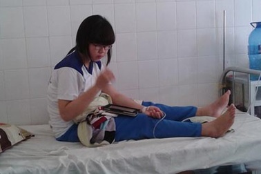 2 nữ sinh bất ngờ bị rắn lục đuôi đỏ tấn công trong khuôn viên ĐH Cần Thơ