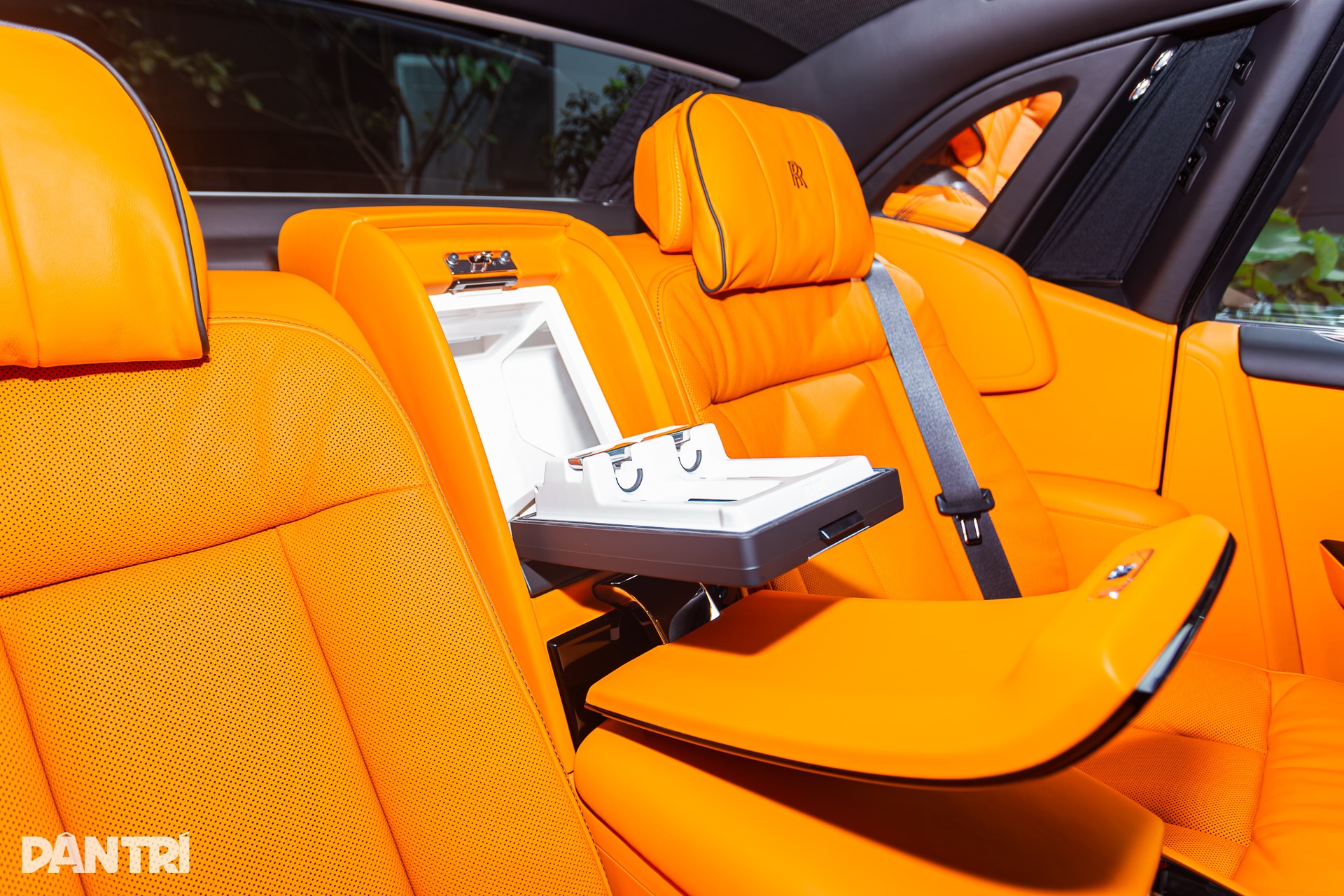 Rolls-Royce Phantom VIII chào giá 62 tỷ, rao 3 năm chưa tìm được người mua - 11