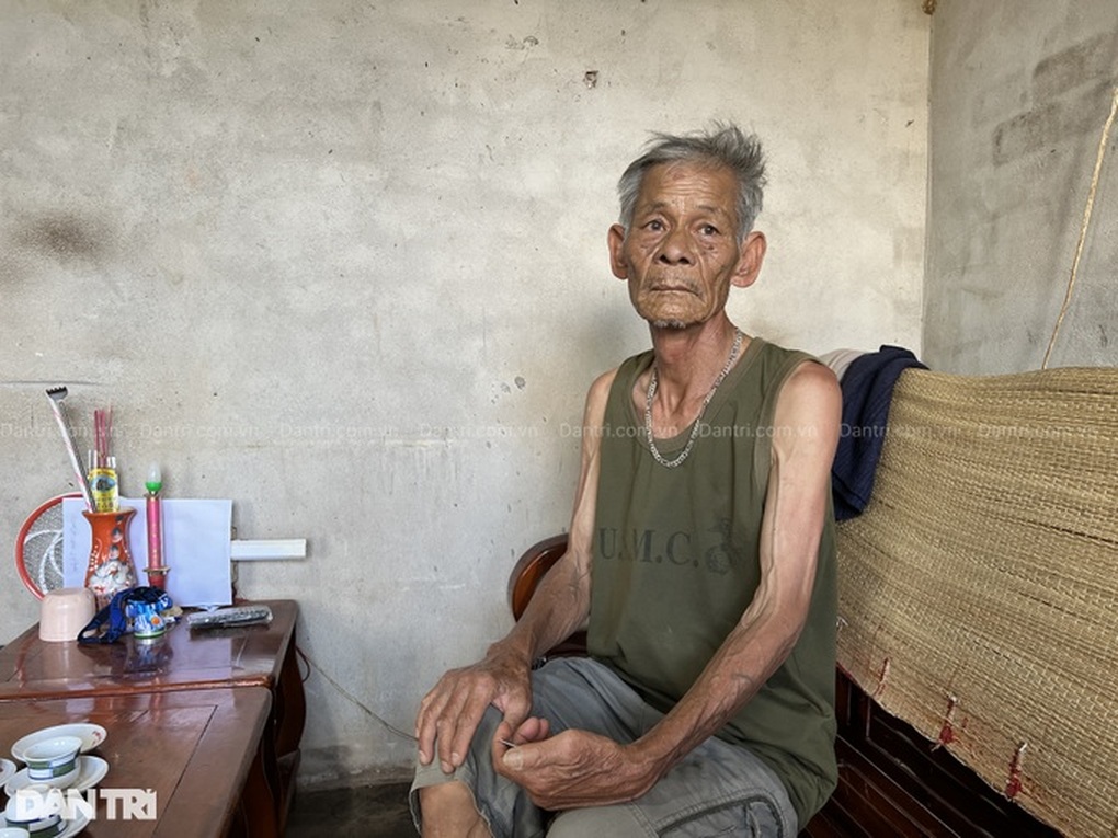 Bà lão 75 tuổi cơ cực chăm chồng, nuôi con bệnh tật và lo cho cháu ngoại - 3 Bà lão 75 tuổi cơ cực chăm chồng, nuôi con bệnh tật và lo cho cháu ngoại - 3