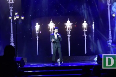 Danh ca Tuấn Ngọc thể hiện ca khúc "Như đã dấu yêu" tại Liveshow "Lovesongs" của Hồ Ngọc Hà