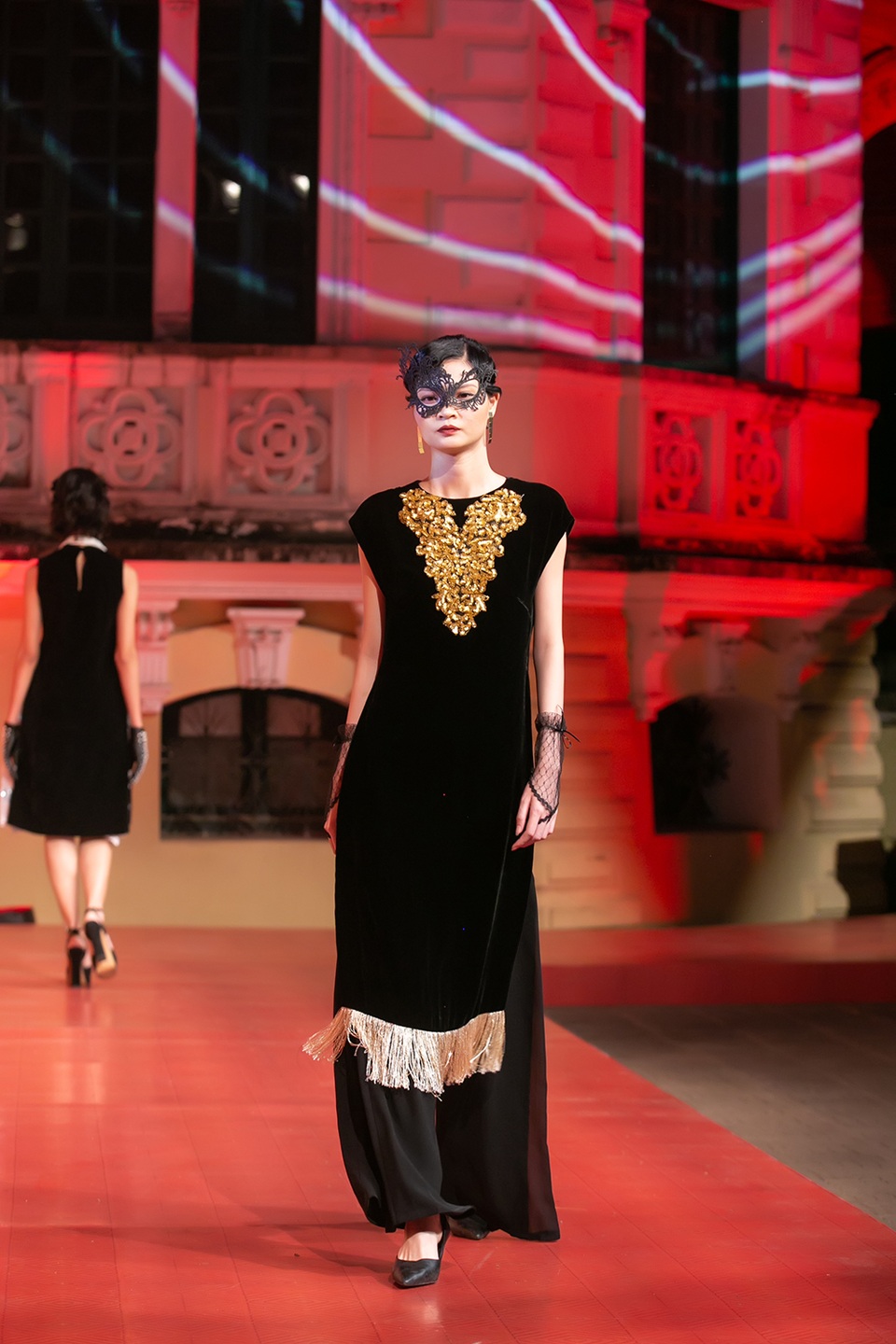 La Phạm đưa “phong cách Gatsby” lộng lẫy vào áo dài qua BST Sleep No More - 2 La Phạm đưa “phong cách Gatsby” lộng lẫy vào áo dài qua BST Sleep No More - 2