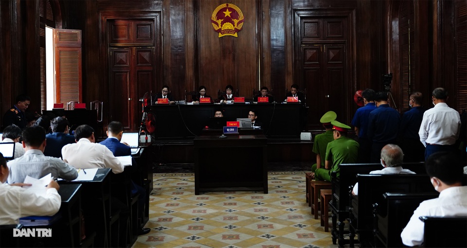 Toàn cảnh buổi đầu tiên xét xử ông Nguyễn Thành Tài và đồng phạm - 15 Toàn cảnh buổi đầu tiên xét xử ông Nguyễn Thành Tài và đồng phạm - 15