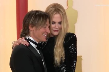Nicole Kidman và chồng xuất hiện trên thảm đỏ Oscar 2023