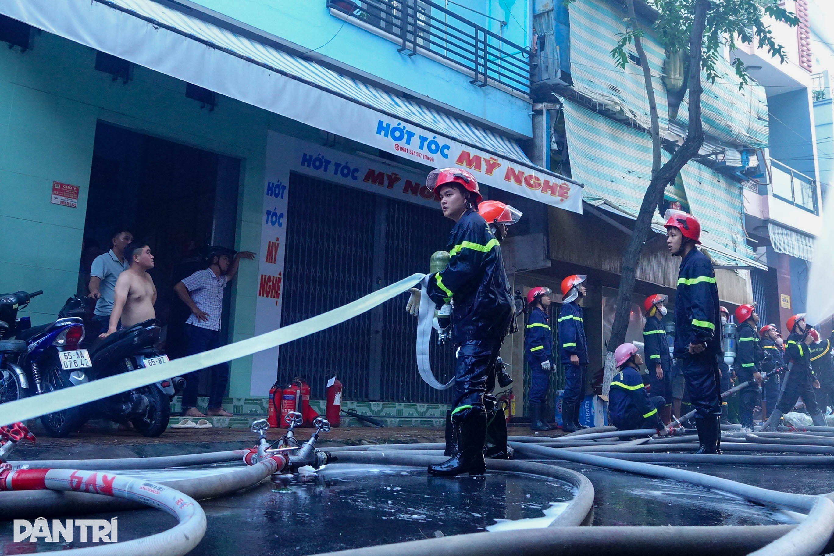 Hiện trường vụ cháy tiệm nhang đèn 3 tầng tại trung tâm TP Cần Thơ - 7