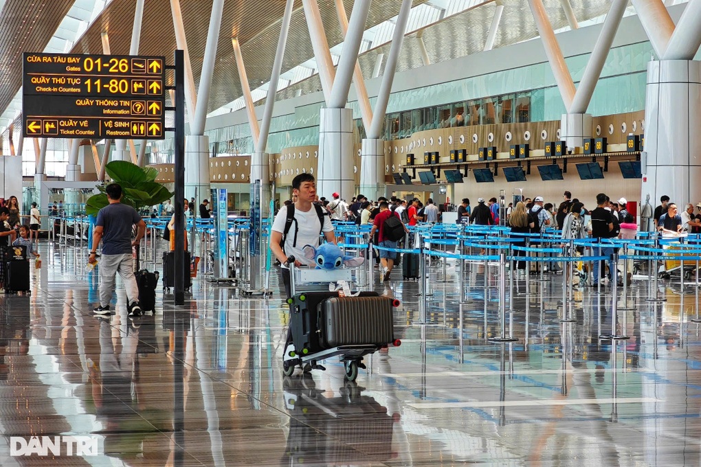 Ga T3 sân bay Tân Sơn Nhất vẫn đang được khắc phục khiếm khuyết mặt sàn