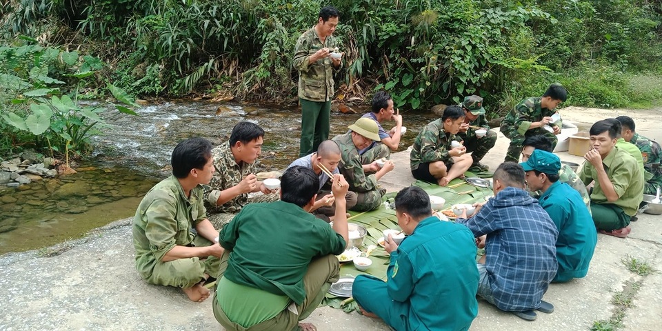Chiến sỹ biên phòng Nghệ An ngày đêm chốt chặn đường mòn, lối mở biên giới - 11 Chiến sỹ biên phòng Nghệ An ngày đêm chốt chặn đường mòn, lối mở biên giới - 11