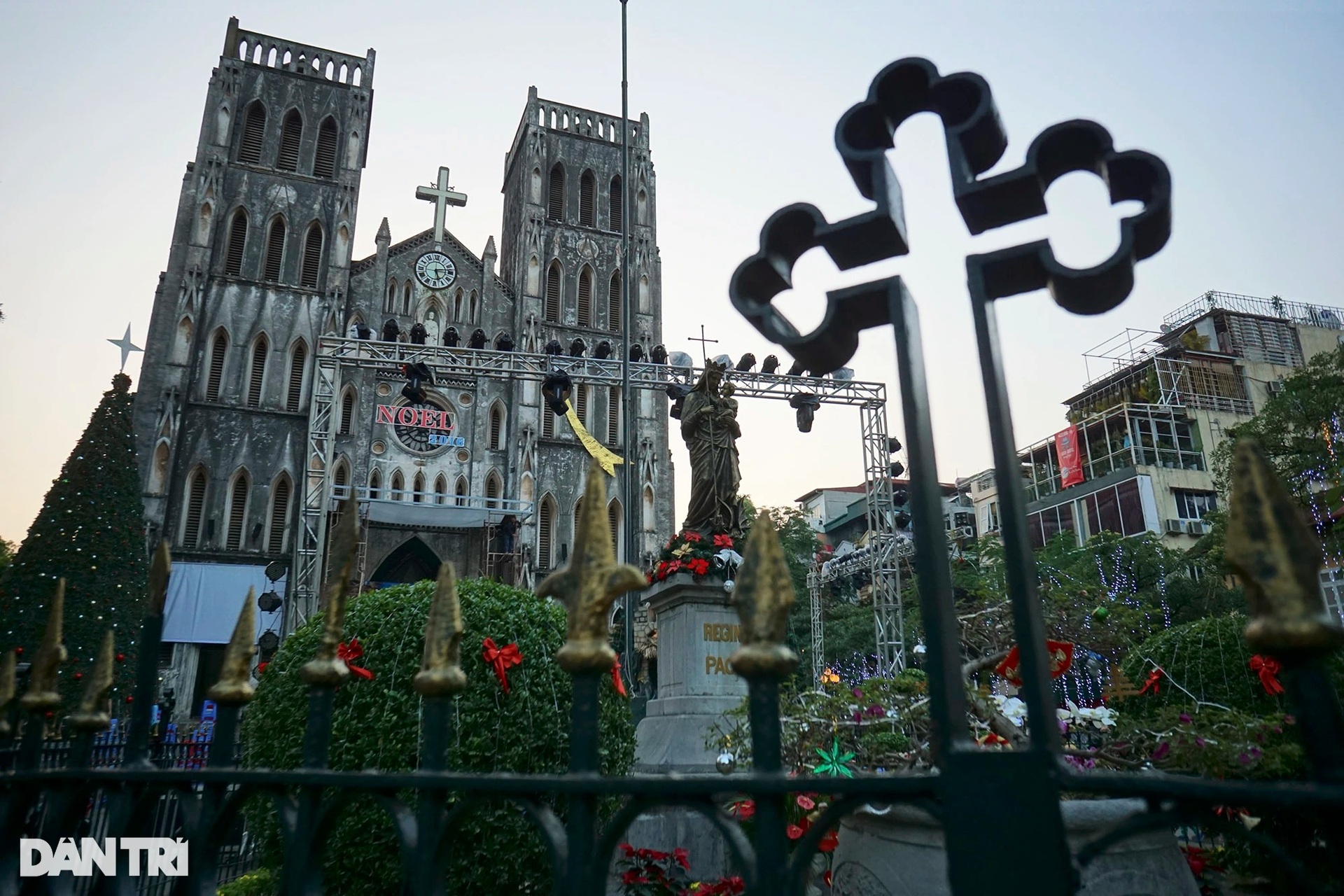 So sánh hình ảnh Nhà Thờ Lớn Hà Nội trước và sau khi trùng tu sửa chữa - 3