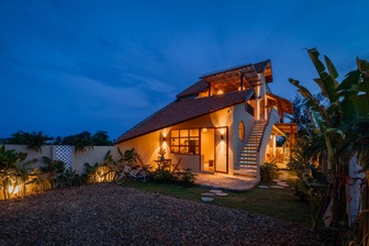 Cặp đôi Việt ở Mỹ chi 3,5 tỷ đồng xây nhà mái ngói ven biển tại Đắk Lắk