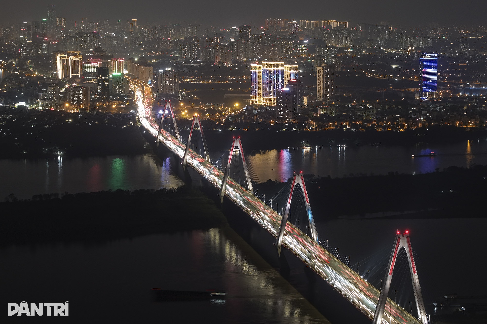 تماشای غروب دلانگیز اواخر پاییز بر روی دو پل معروف هانوی - 16 Ngắm hoàng hôn cuối thu rực rỡ trên 2 cây cầu nổi tiếng nhất Hà Nội - 16