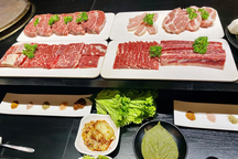 Chủ quán thịt nướng Hà Nội ân hận sau vụ khách tố bị vẩy muối gạo lên người