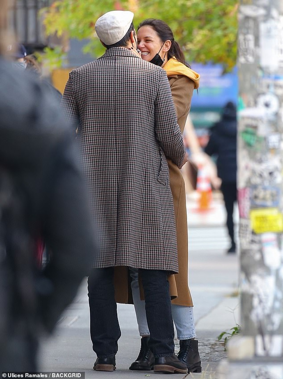 Vợ cũ Tom Cruise rạng ngời hạnh phúc từ khi có bồ trẻ - 2