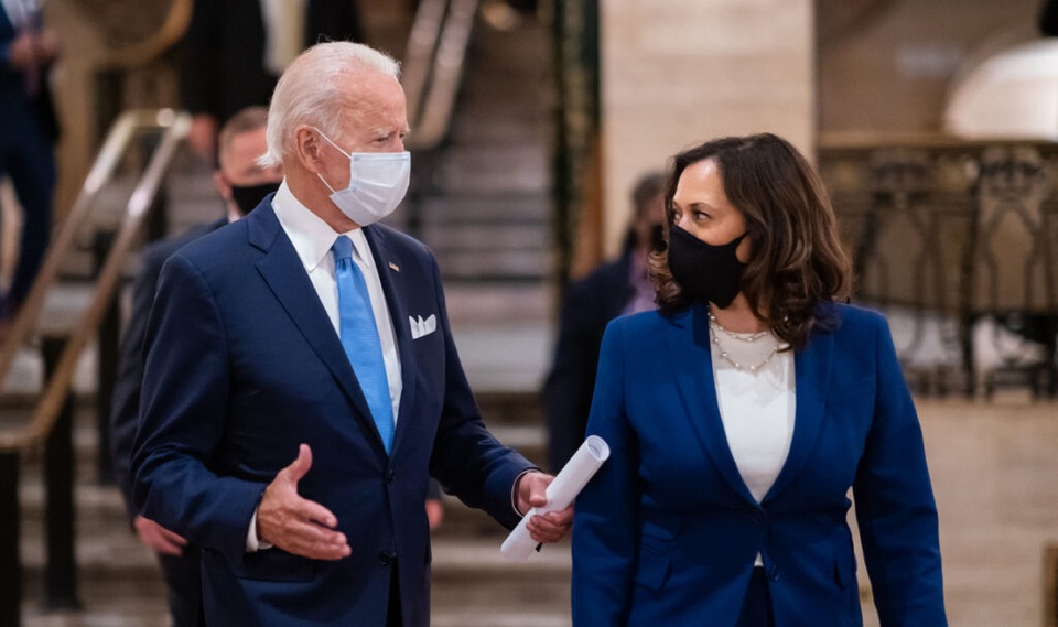 Bầu cử Mỹ 2020: “Phó tướng” của Biden hoãn tranh cử vì nhân viên mắc Covid - 1 Bầu cử Mỹ 2020: “Phó tướng” của Biden hoãn tranh cử vì nhân viên mắc Covid - 1