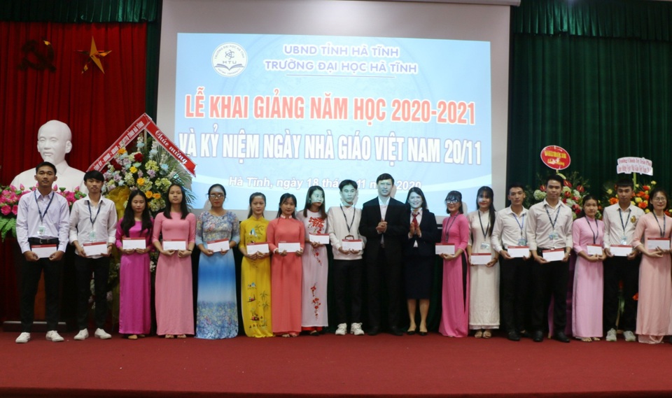 Trường ĐH Hà Tĩnh khai giảng năm học mới - 2 Trường ĐH Hà Tĩnh khai giảng năm học mới - 2