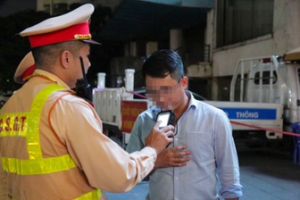 CSGT toàn quốc xử lý gần 2.500 lái xe "dính cồn" trong một ngày