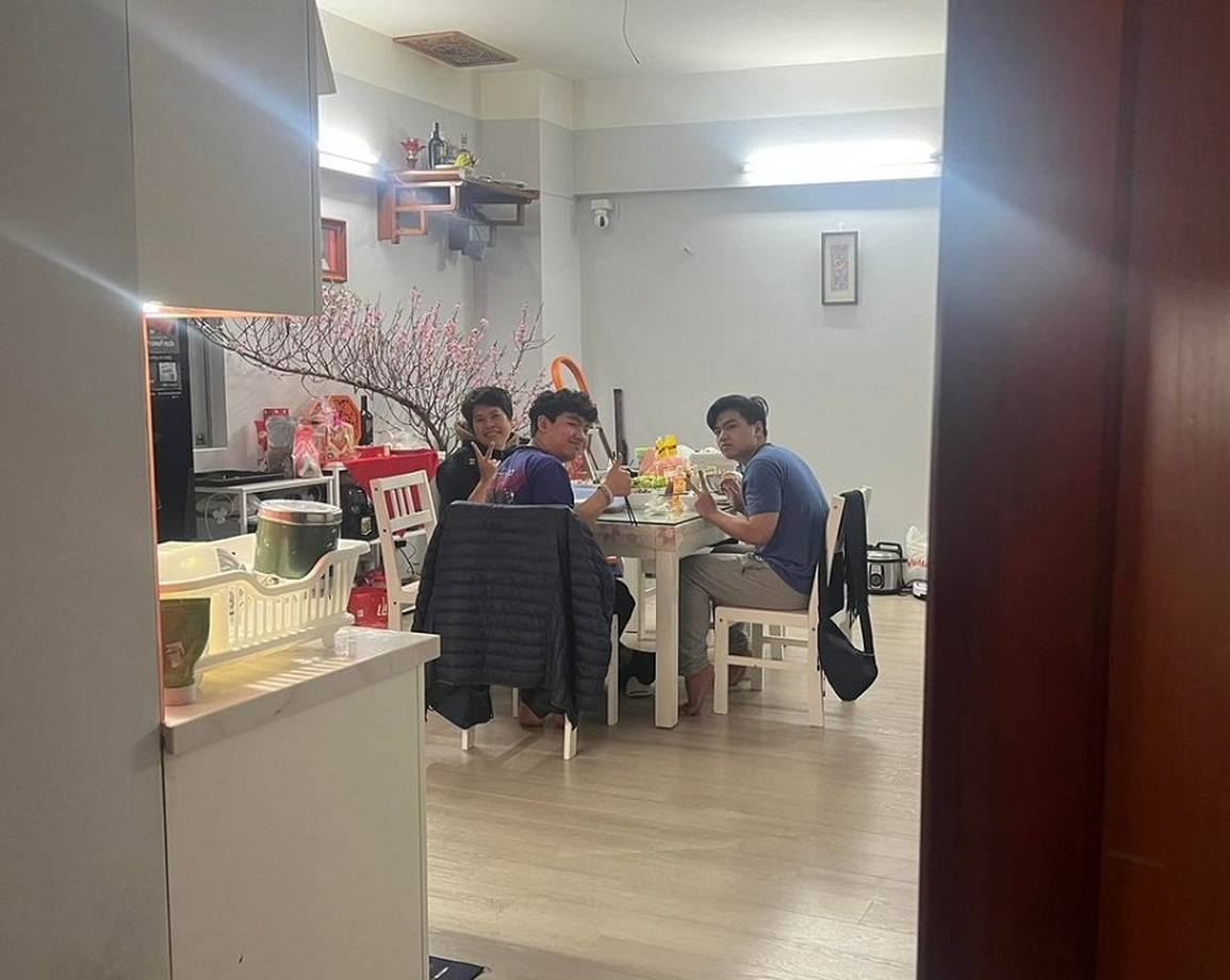 Bi hài chuyện cả nhà F0 cơm bưng nước rót chăm sóc F1 - 3 Bi hài chuyện cả nhà F0 cơm bưng nước rót chăm sóc F1 - 3