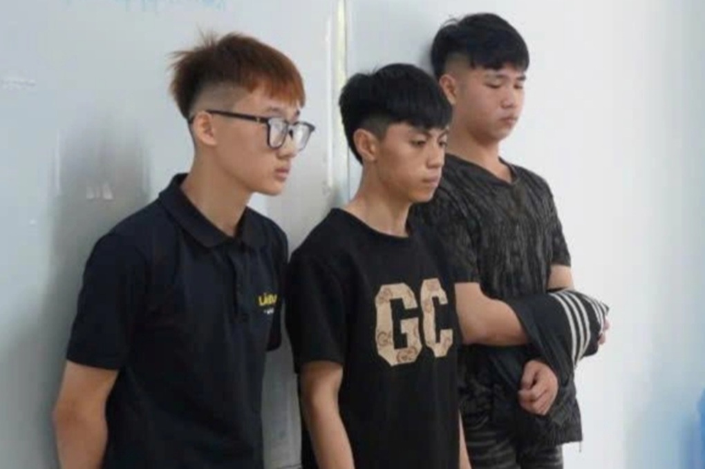 Khởi tố 21 đối tượng mang hung khí đuổi đánh nhau trên đường phố Đà Nẵng - 1 Khởi tố 21 đối tượng mang hung khí đuổi đánh nhau trên đường phố Đà Nẵng