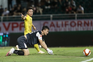 CLB bóng đá TPHCM vì đâu ngày càng tàn lụi?