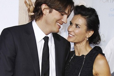 Tại sao Demi Moore và chồng trẻ chưa ly dị?