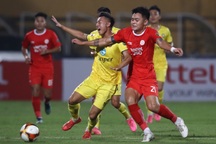 CLB Viettel thoát thua dù đá hơn người CLB Thanh Hóa
