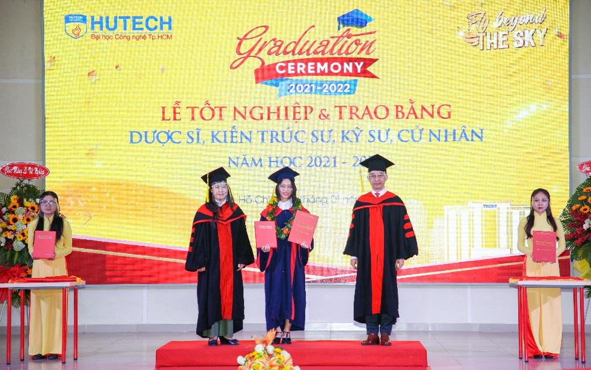 HUTECH tổ chức lễ tốt nghiệp đặc biệt sau thời gian giãn cách vì Covid-19 - 2 HUTECH tổ chức lễ tốt nghiệp đặc biệt sau thời gian giãn cách vì Covid-19 - 2