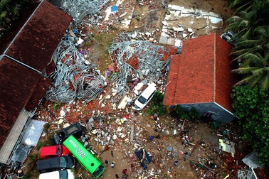 Nhân chứng kể khoảnh khắc kinh hoàng khi sóng thần ập tới tại Indonesia